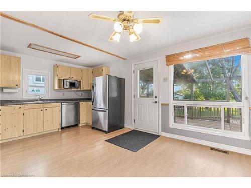 858 Wright Street, Welland, ON - Indoor Photo Showing Kitchen