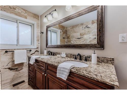 76 Charlotte Crescent, Kitchener, ON - Indoor Photo Showing Bathroom