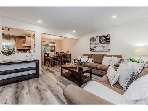 76 Charlotte Crescent, Kitchener, ON - Indoor Photo Showing Living Room