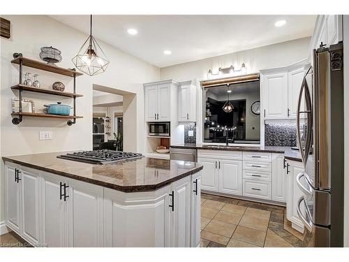 1059 Colborne Street East Street E, Brantford, ON - Indoor Photo Showing Kitchen With Upgraded Kitchen