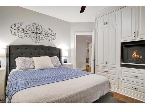 1059 Colborne Street East Street E, Brantford, ON - Indoor Photo Showing Bedroom