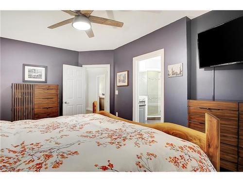 1059 Colborne Street East Street E, Brantford, ON - Indoor Photo Showing Bedroom