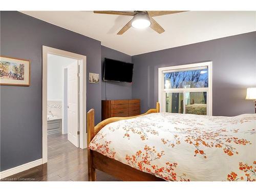 1059 Colborne Street East Street E, Brantford, ON - Indoor Photo Showing Bedroom