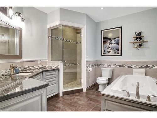 1059 Colborne Street East Street E, Brantford, ON - Indoor Photo Showing Bathroom