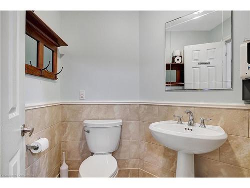 1059 Colborne Street East Street E, Brantford, ON - Indoor Photo Showing Bathroom