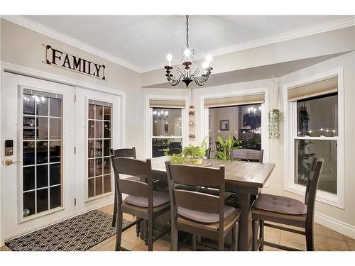 1059 Colborne Street East Street E, Brantford, ON - Indoor Photo Showing Dining Room