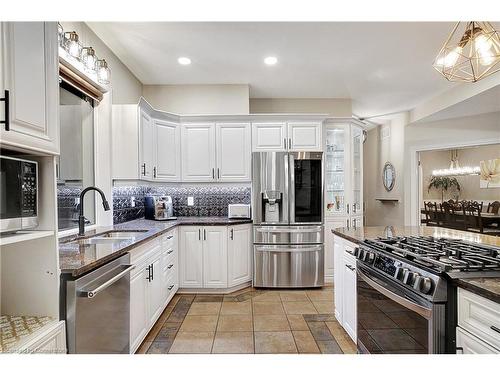 1059 Colborne Street East Street E, Brantford, ON - Indoor Photo Showing Kitchen With Upgraded Kitchen