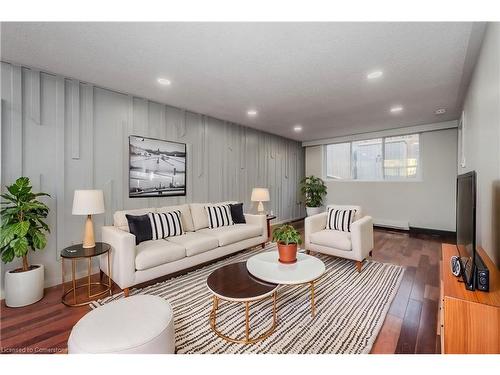 550 Parkview Crescent, Cambridge, ON - Indoor Photo Showing Living Room