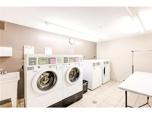 209-260 Sheldon Avenue N, Kitchener, ON - Indoor Photo Showing Laundry Room