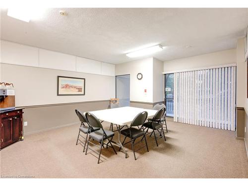 209-260 Sheldon Avenue N, Kitchener, ON - Indoor Photo Showing Dining Room