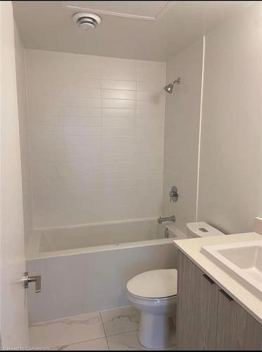 702-55 Duke Street, Kitchener, ON - Indoor Photo Showing Bathroom