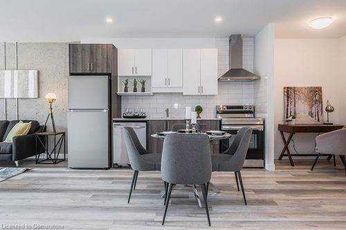 604-1434 Highland Road W, Kitchener, ON - Indoor Photo Showing Kitchen