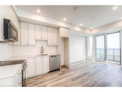 2901-15 Wellington Street S, Kitchener, ON - Indoor Photo Showing Kitchen