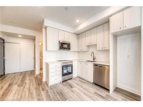 2901-15 Wellington Street S, Kitchener, ON - Indoor Photo Showing Kitchen