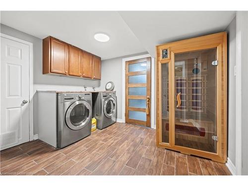 502 Manchester Road, Kitchener, ON - Indoor Photo Showing Laundry Room