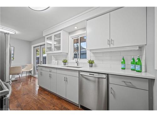 502 Manchester Road, Kitchener, ON - Indoor Photo Showing Kitchen With Upgraded Kitchen