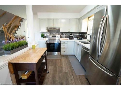 418 White Birch Avenue, Waterloo, ON - Indoor Photo Showing Kitchen