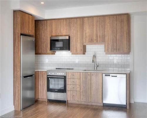 2609-15 Wellington Street S, Kitchener, ON - Indoor Photo Showing Kitchen