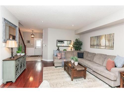 206 Westhollow Court, Waterloo, ON - Indoor Photo Showing Living Room