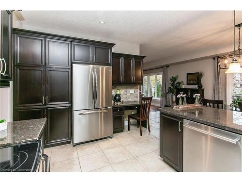 206 Westhollow Court, Waterloo, ON - Indoor Photo Showing Kitchen