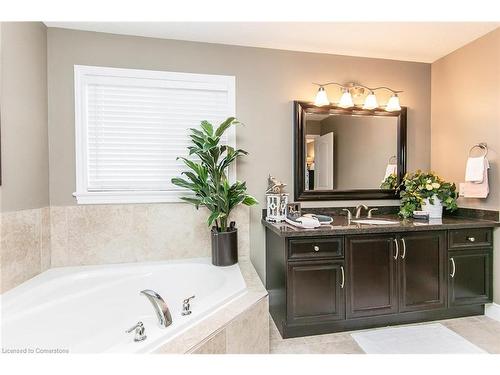 206 Westhollow Court, Waterloo, ON - Indoor Photo Showing Bathroom