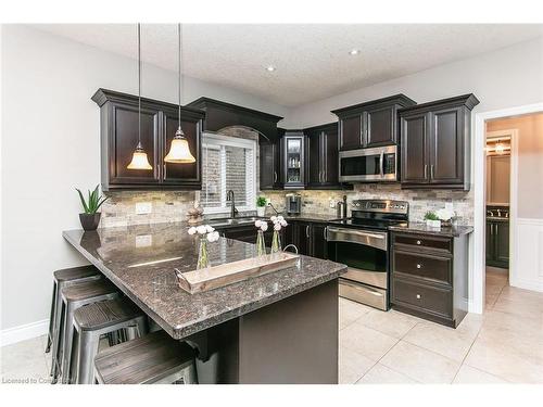 206 Westhollow Court, Waterloo, ON - Indoor Photo Showing Kitchen With Upgraded Kitchen