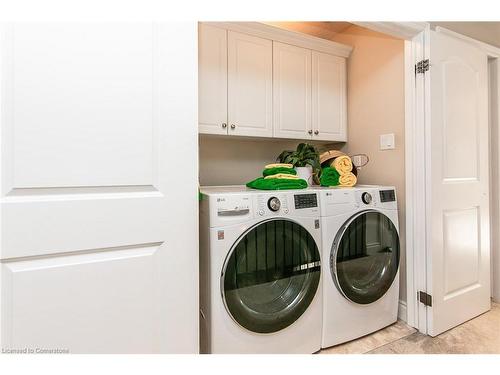 206 Westhollow Court, Waterloo, ON - Indoor Photo Showing Laundry Room