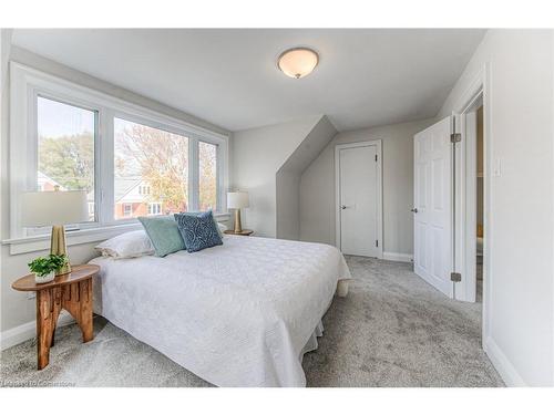 35 Guelph Street, Kitchener, ON - Indoor Photo Showing Bedroom