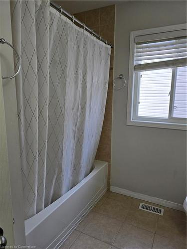 1316 Countrystone Drive, Kitchener, ON - Indoor Photo Showing Bathroom