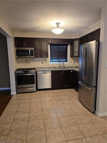 1316 Countrystone Drive, Kitchener, ON - Indoor Photo Showing Kitchen