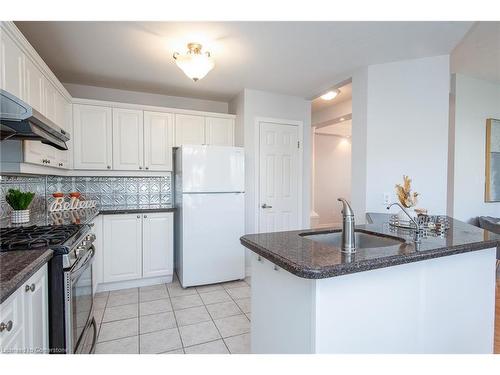 379 Beaver Creek Road, Waterloo, ON - Indoor Photo Showing Kitchen