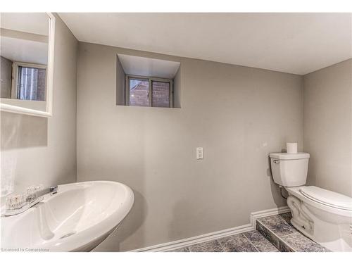 95 Scott Street, Kitchener, ON - Indoor Photo Showing Bathroom