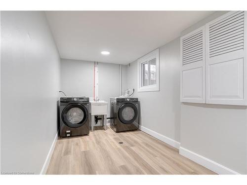 27-49 Cedarwoods Crescent, Kitchener, ON - Indoor Photo Showing Laundry Room