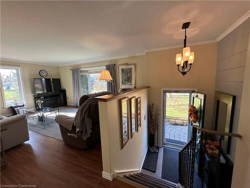 486 Toronto St Street, Palmerston, ON - Indoor Photo Showing Living Room