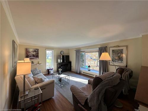 486 Toronto St Street, Palmerston, ON - Indoor Photo Showing Living Room