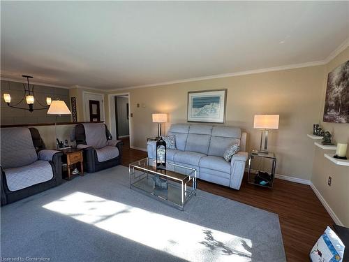 486 Toronto St Street, Palmerston, ON - Indoor Photo Showing Living Room