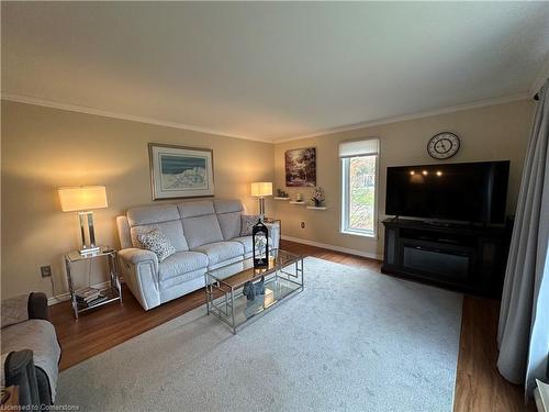 486 Toronto St Street, Palmerston, ON - Indoor Photo Showing Living Room