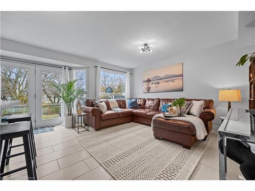 43 Marcy Crescent, Cambridge, ON - Indoor Photo Showing Living Room