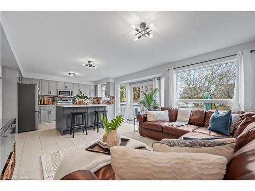 43 Marcy Crescent, Cambridge, ON - Indoor Photo Showing Living Room