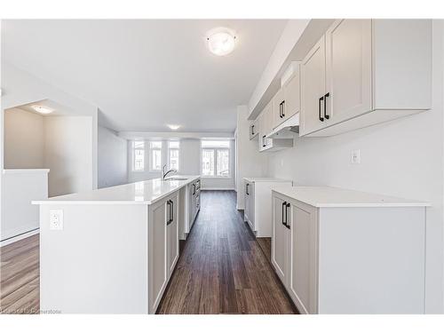 25-155 Equestrian Way, Cambridge, ON - Indoor Photo Showing Kitchen