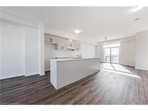 25-155 Equestrian Way, Cambridge, ON - Indoor Photo Showing Kitchen