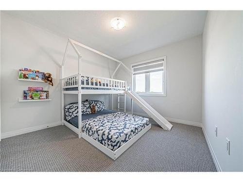 44-155 Equestrian Way, Cambridge, ON - Indoor Photo Showing Bedroom