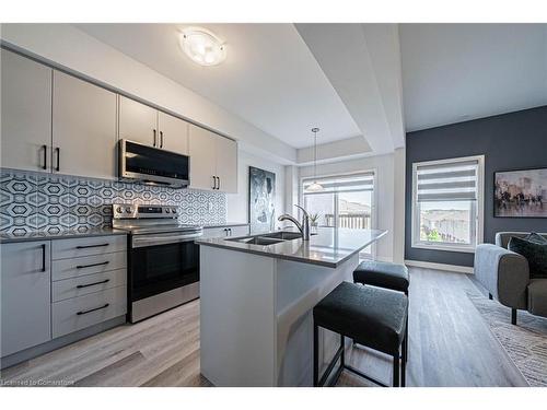 44-155 Equestrian Way, Cambridge, ON - Indoor Photo Showing Kitchen With Double Sink With Upgraded Kitchen