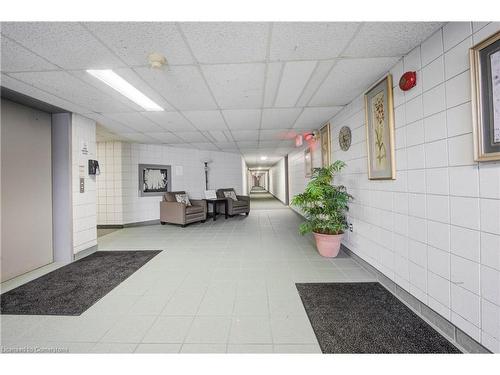 107-163 Ferguson Drive, Woodstock, ON - Indoor Photo Showing Other Room