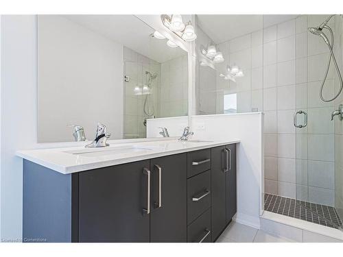 88-155 Equestrian Way, Cambridge, ON - Indoor Photo Showing Bathroom