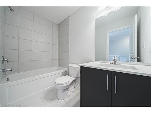 88-155 Equestrian Way, Cambridge, ON - Indoor Photo Showing Bathroom