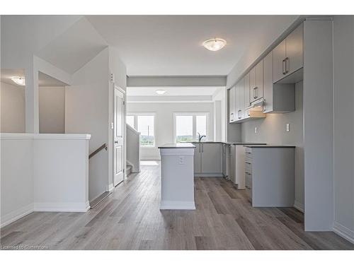 88-155 Equestrian Way, Cambridge, ON - Indoor Photo Showing Kitchen