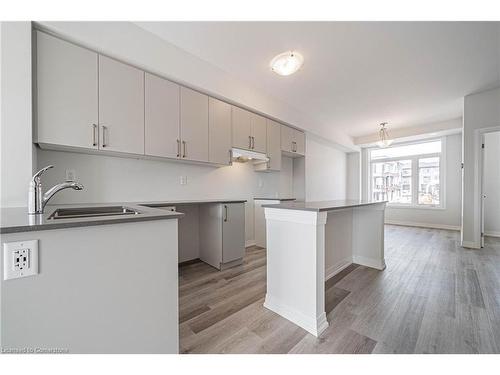 88-155 Equestrian Way, Cambridge, ON - Indoor Photo Showing Kitchen With Double Sink