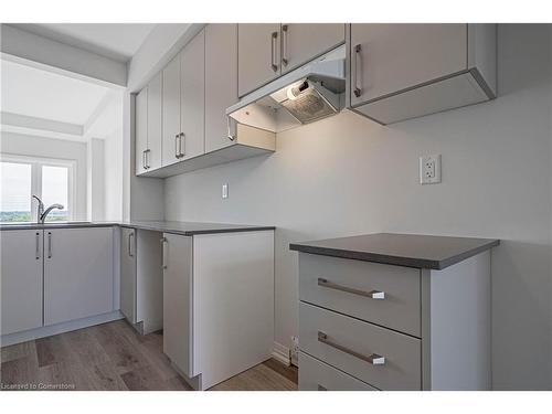 88-155 Equestrian Way, Cambridge, ON - Indoor Photo Showing Kitchen