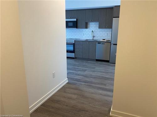 814-15 Wellington Street, Kitchener, ON - Indoor Photo Showing Kitchen